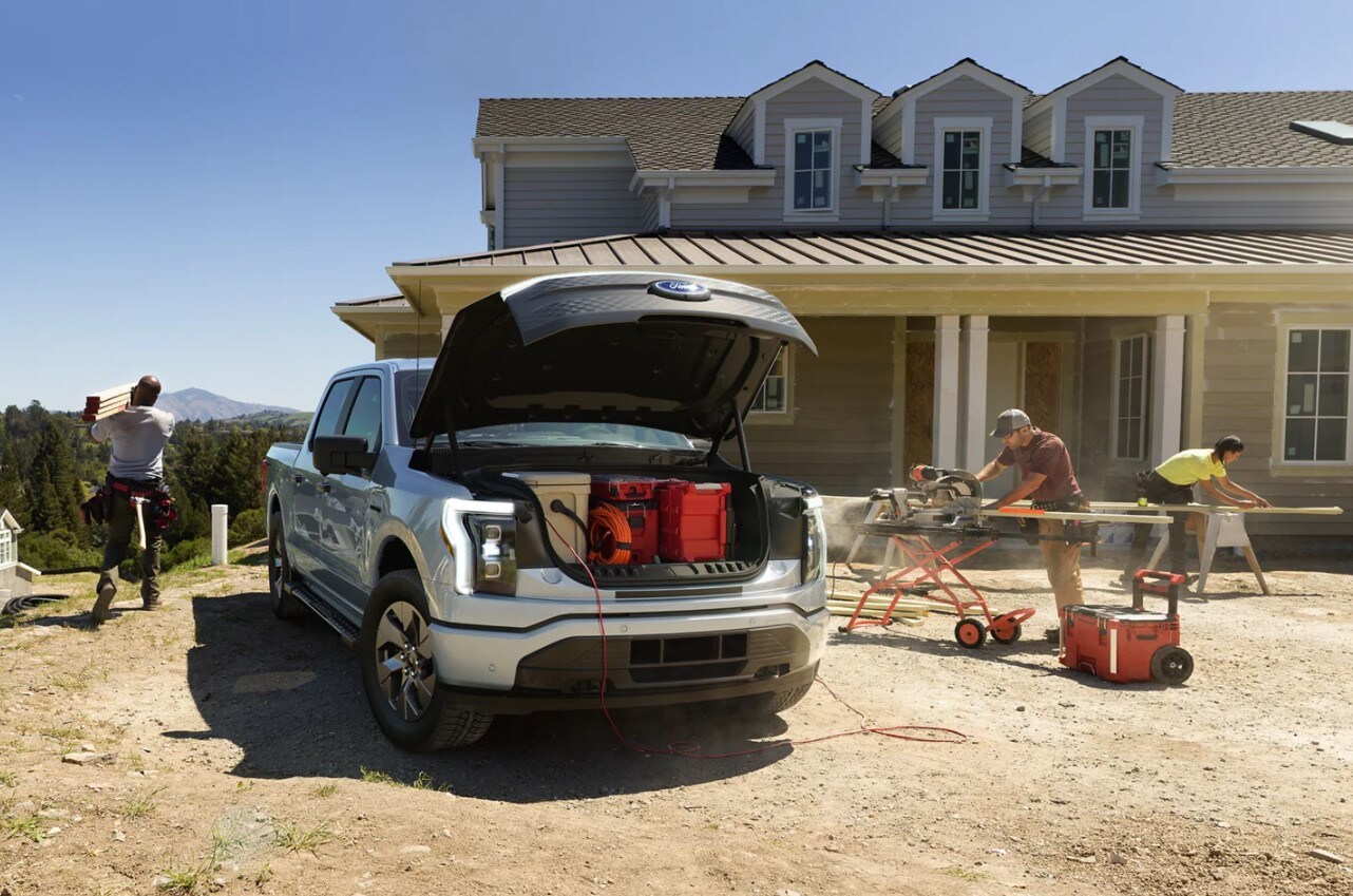 2022-ford-f-150-electric-lightening-03.jpg 2022 Ford F-150 Electric Lightening hood storage space