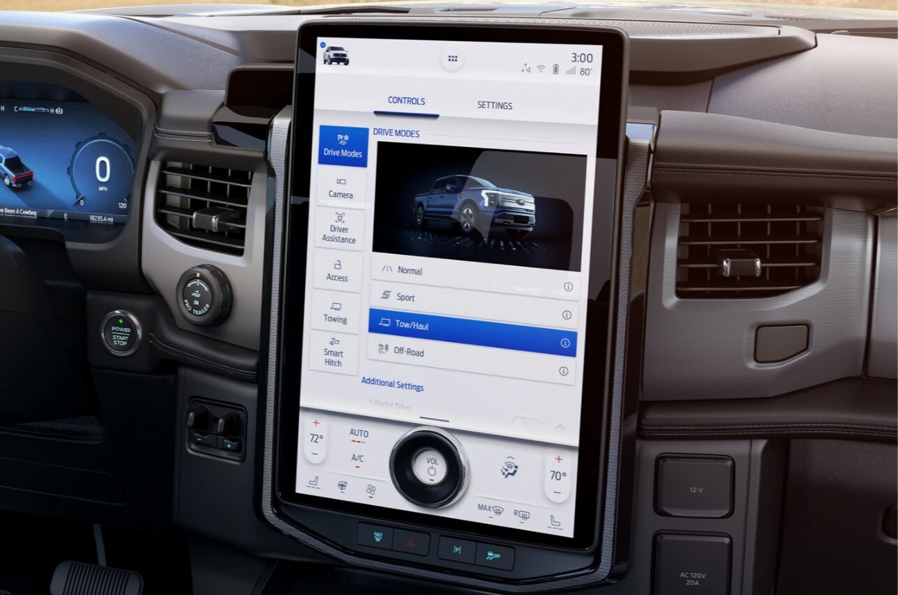 2022-ford-f-150-electric-lightening-08.jpg 2022 Ford F-150 Electric Lightening interior dashboard and features view
