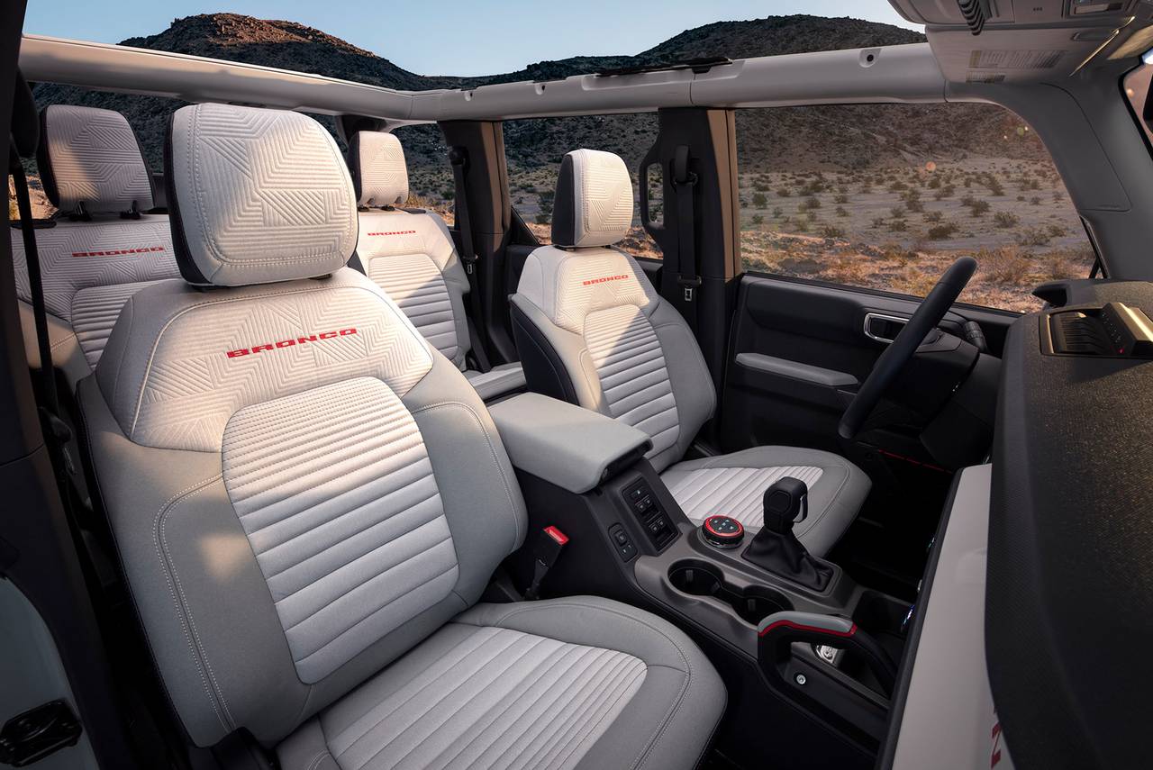 2022 ford bronco convertible-suv badlands seating.jpg interior-view-of-the-new-ford-bronco