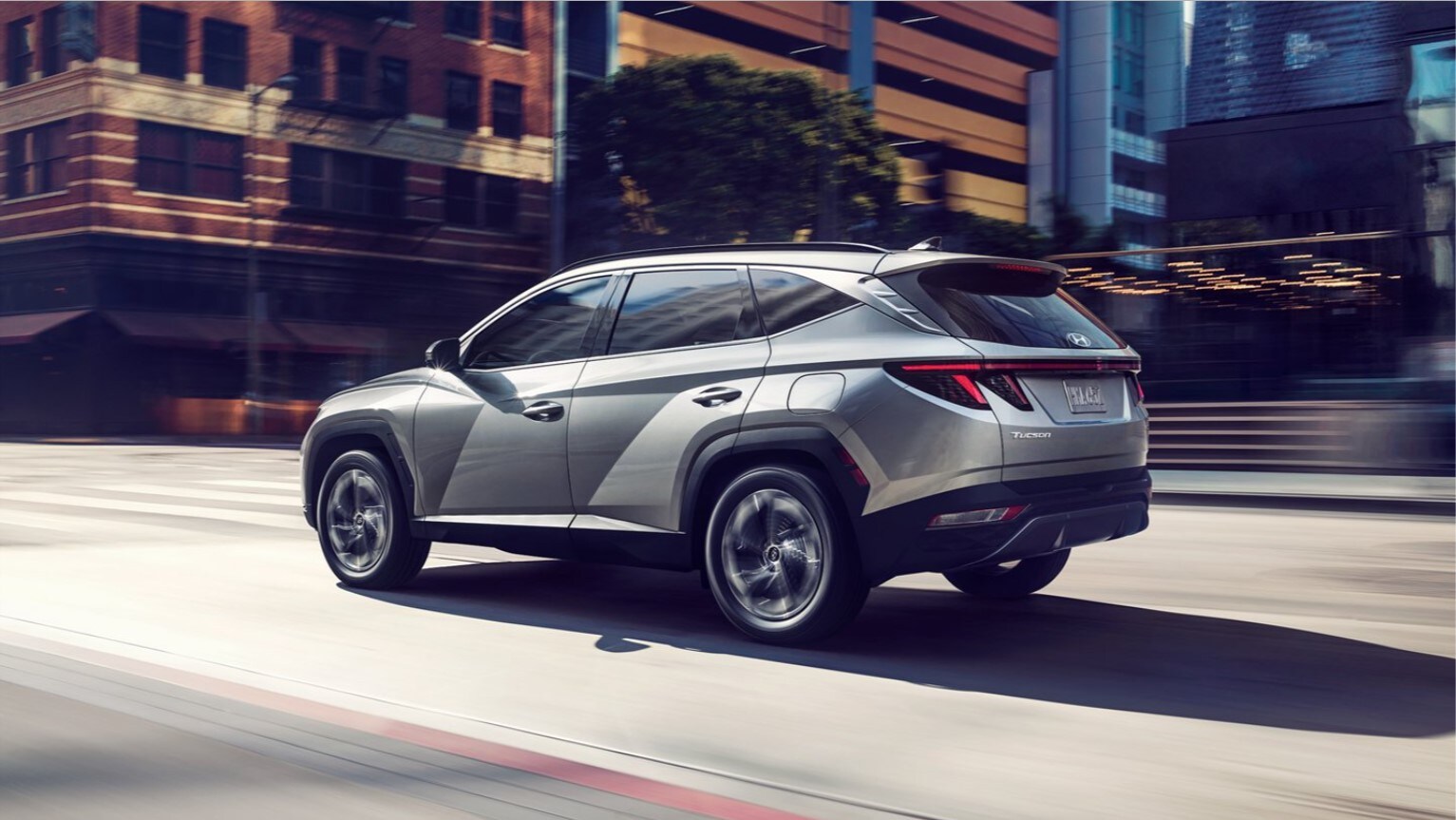 2022-hyundai-tuscon-02.jpg Back view of a new Hyundai Tucson