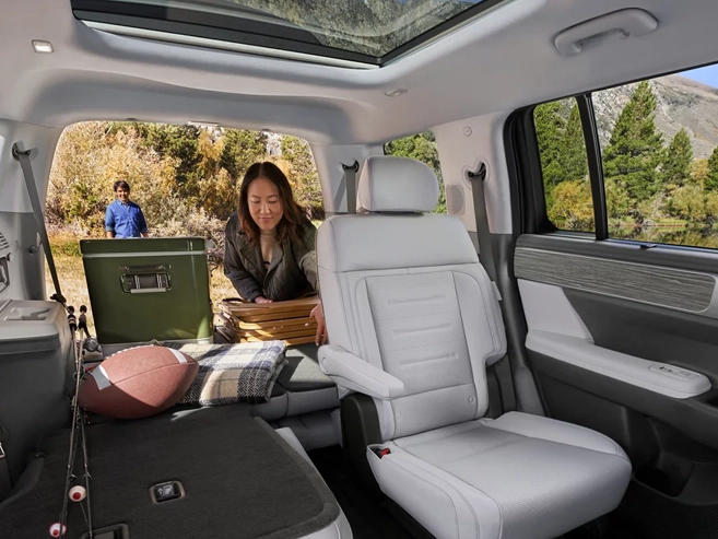 Spacious 3-row cabin and flexible flat-folding cargo space inside the 2027 Hyundai Santa Fe Hybrid