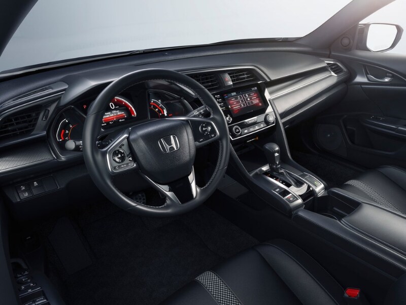 2019 Honda Civic interior view as you enter the driver seat