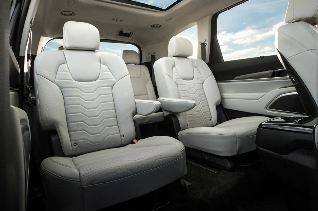 2021-kia-telluride-04.jpg light interior seating on a new Kia Telluride