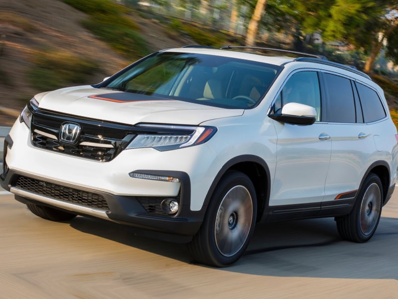 Front side exterior view of a 2019 Honda Pilot