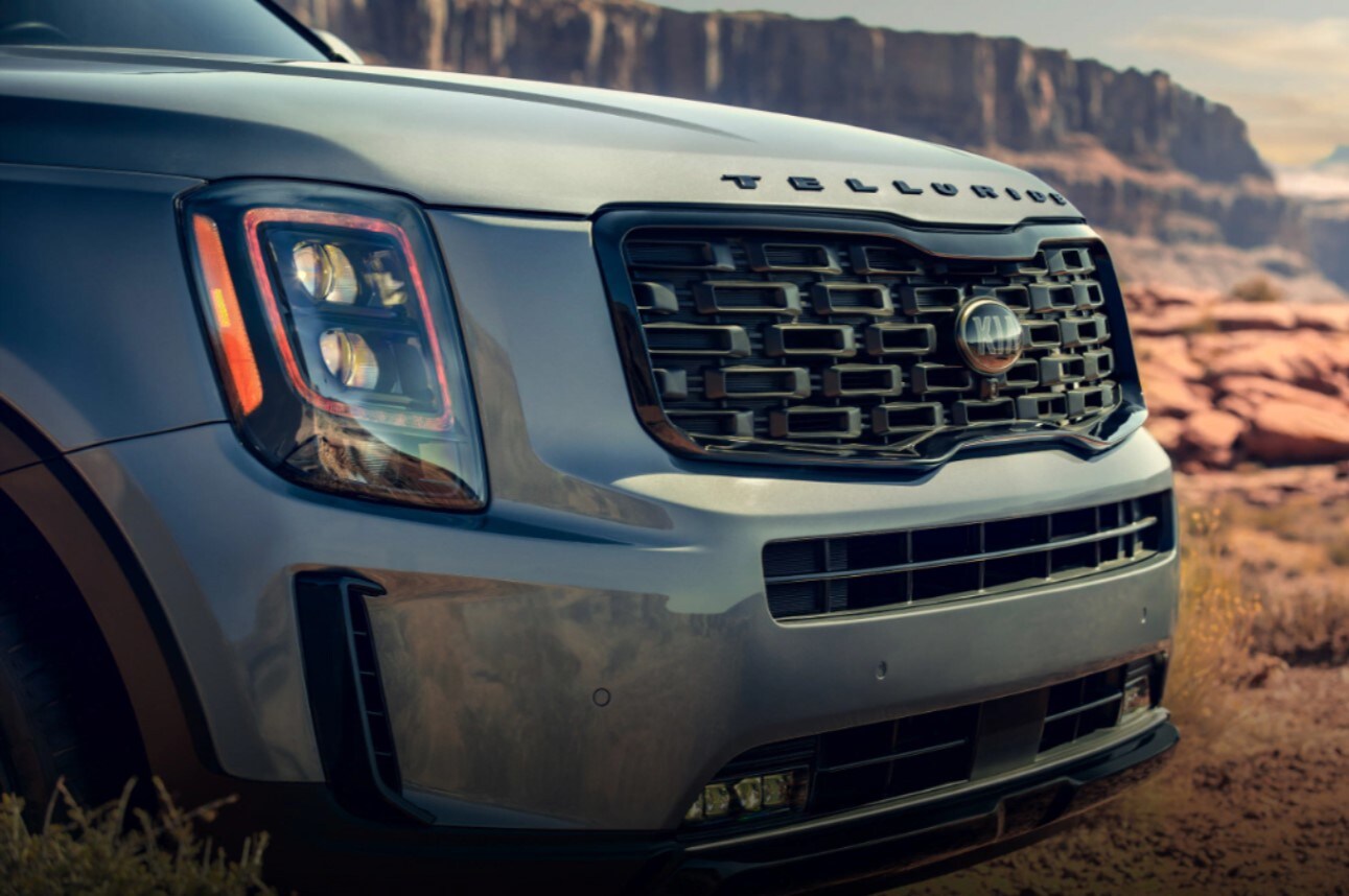 2021-kia-telluride-02.jpg Close up view of the front headlight on a 2021 Kia Telluride