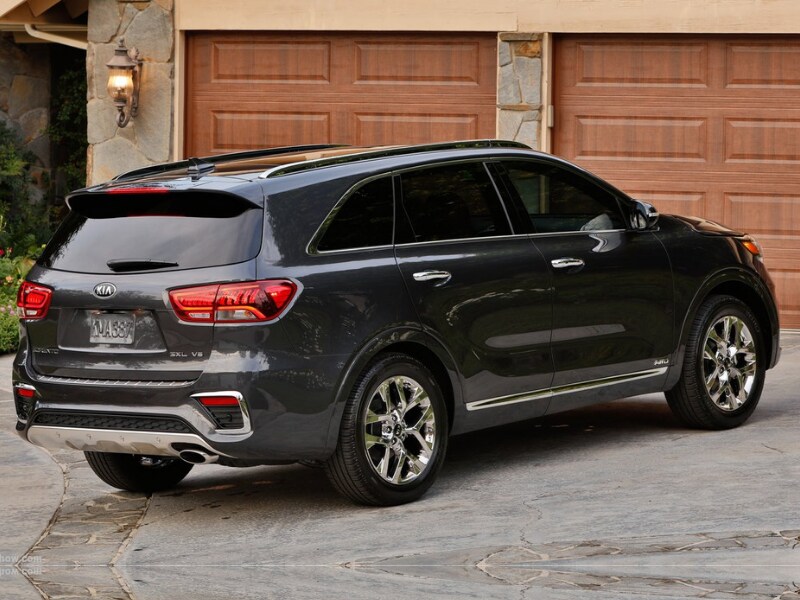 Rear side exterior of a 2019 Kia Sorento parked in a driveway