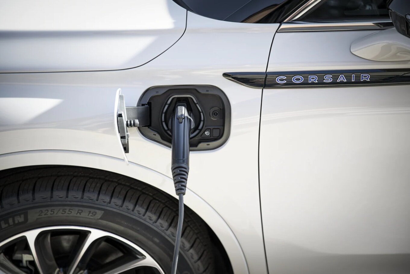 Lincoln corsair EV hybrid charging 3.png A Pristine White Metallic 2022 Lincoln Corsair Electric Charging port