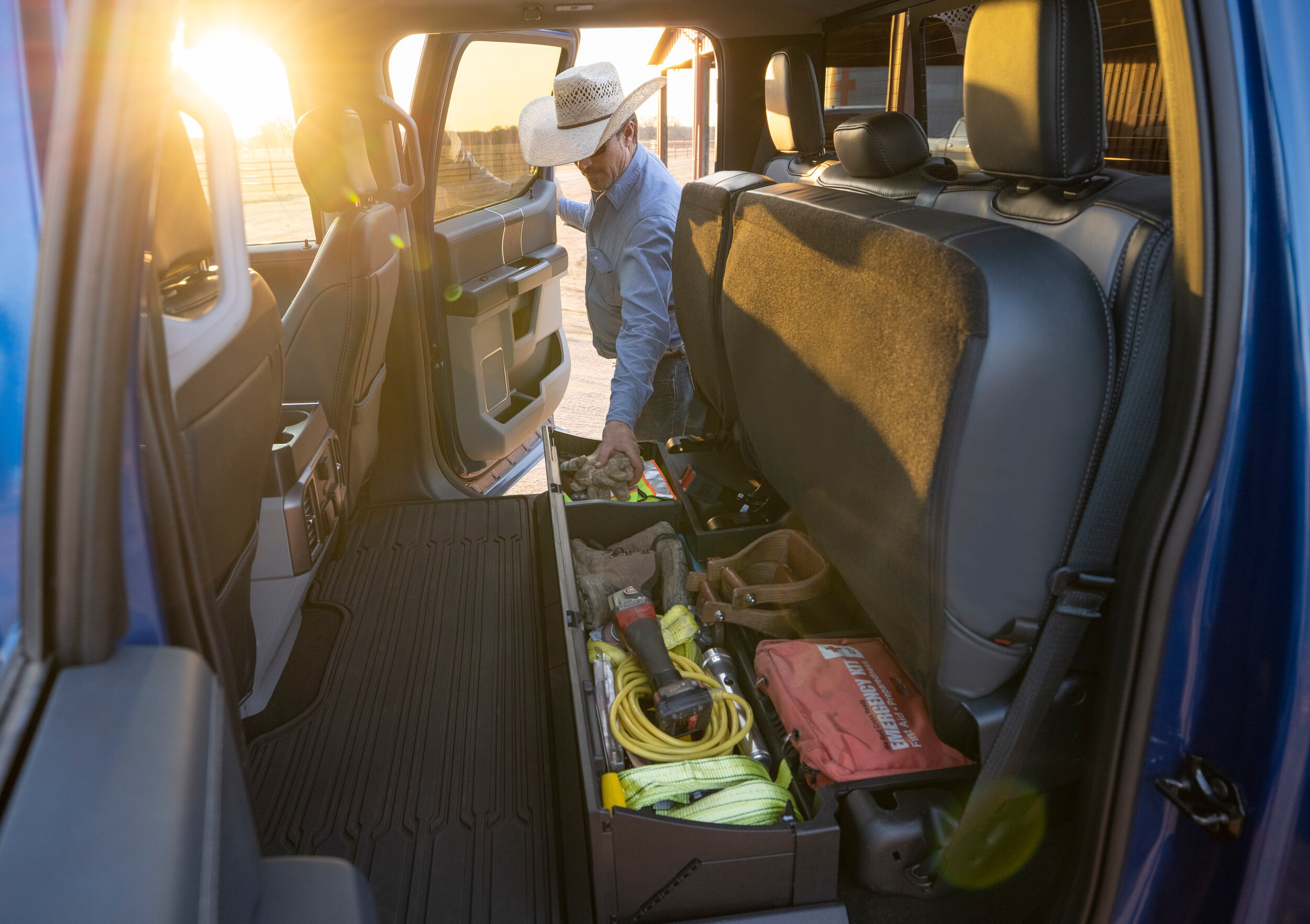 2022_Ford_Super_Duty_Limited_06.jpg