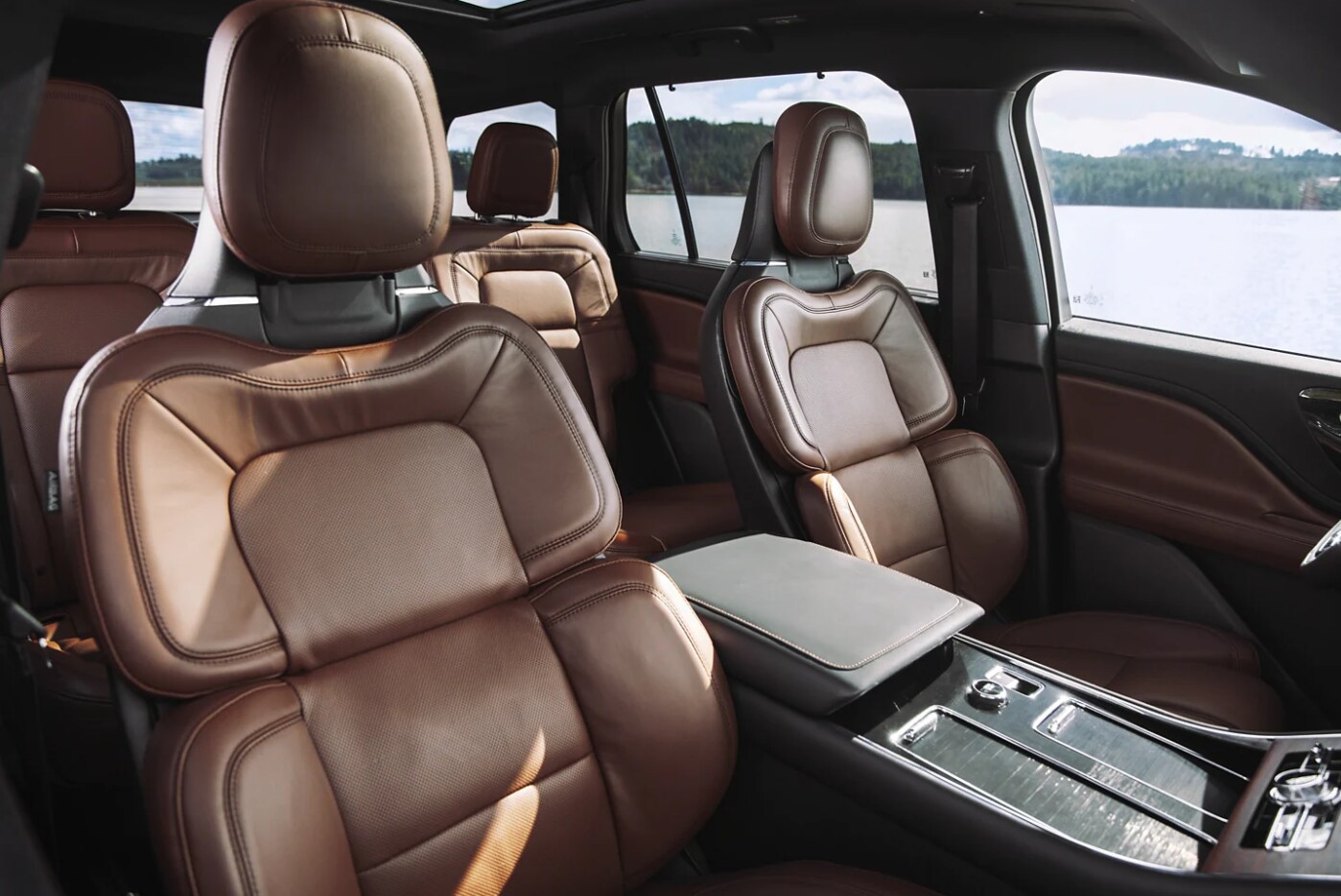 2023-lincoln-aviator-4.PNG A view of the seating and interior of a 2023 Lincoln Aviator