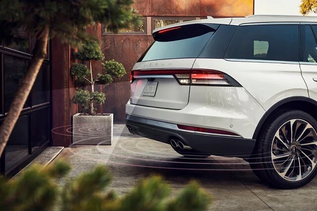 cp360-PLUS-3-revbrakeasst.jpeg A sensor behind the Lincoln Aviator, helping the vehicle back up with ease.