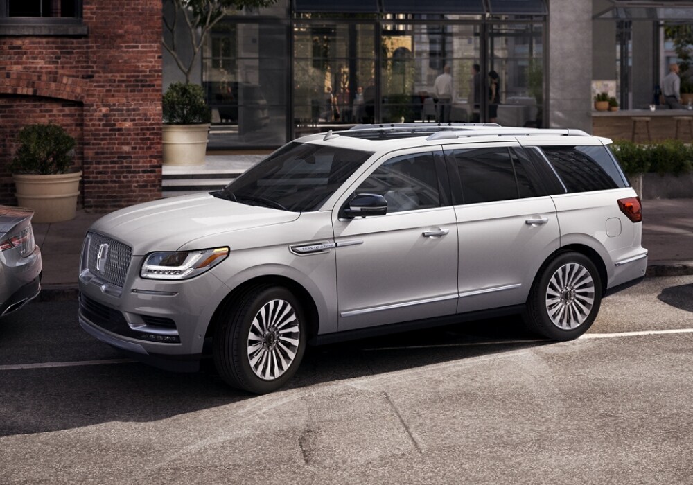 2020 Lincoln Navigator using park assist