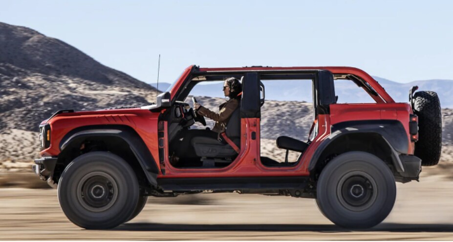 For Bronco Raptor.PNG new-ford-bronco-raptor-driving-through-desert