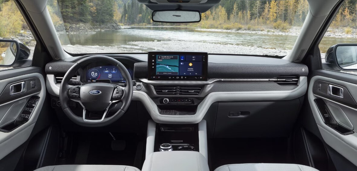 2025%20Ford%20Explorer%20Interior.3.jpg The interior of a Ford Explorer showing the front dashboard.