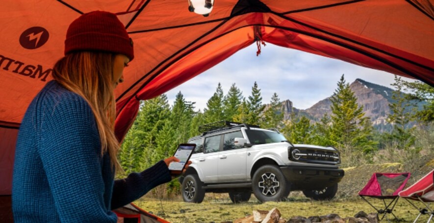 Ford Bronco 3.PNG girl-camping-with-her-2023-ford-bronco