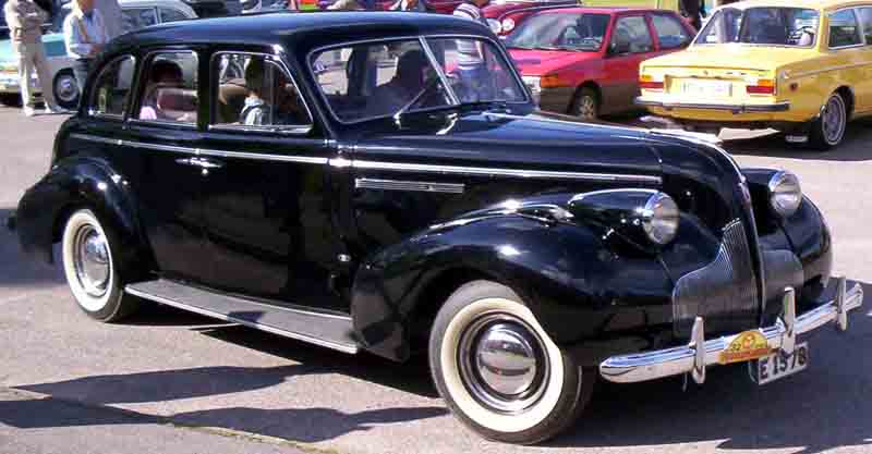 Buick_Century_Series_61_4-Door_Touring_Sedan_1939.jpg