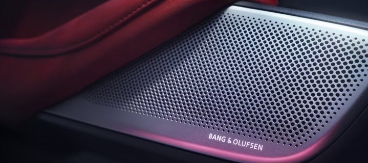 AUDIO & CONNECTIVITY