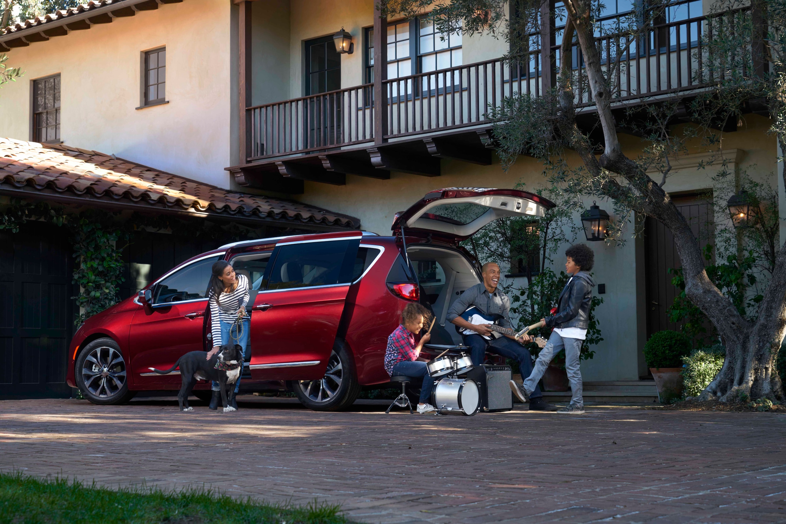 2020 Chrysler Pacifica Exterior 3.jpg