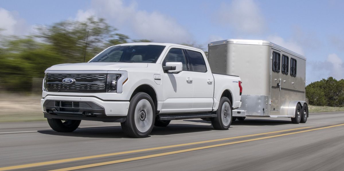 f-150-lightning-platinum-tow-01-1651843311.jpg
