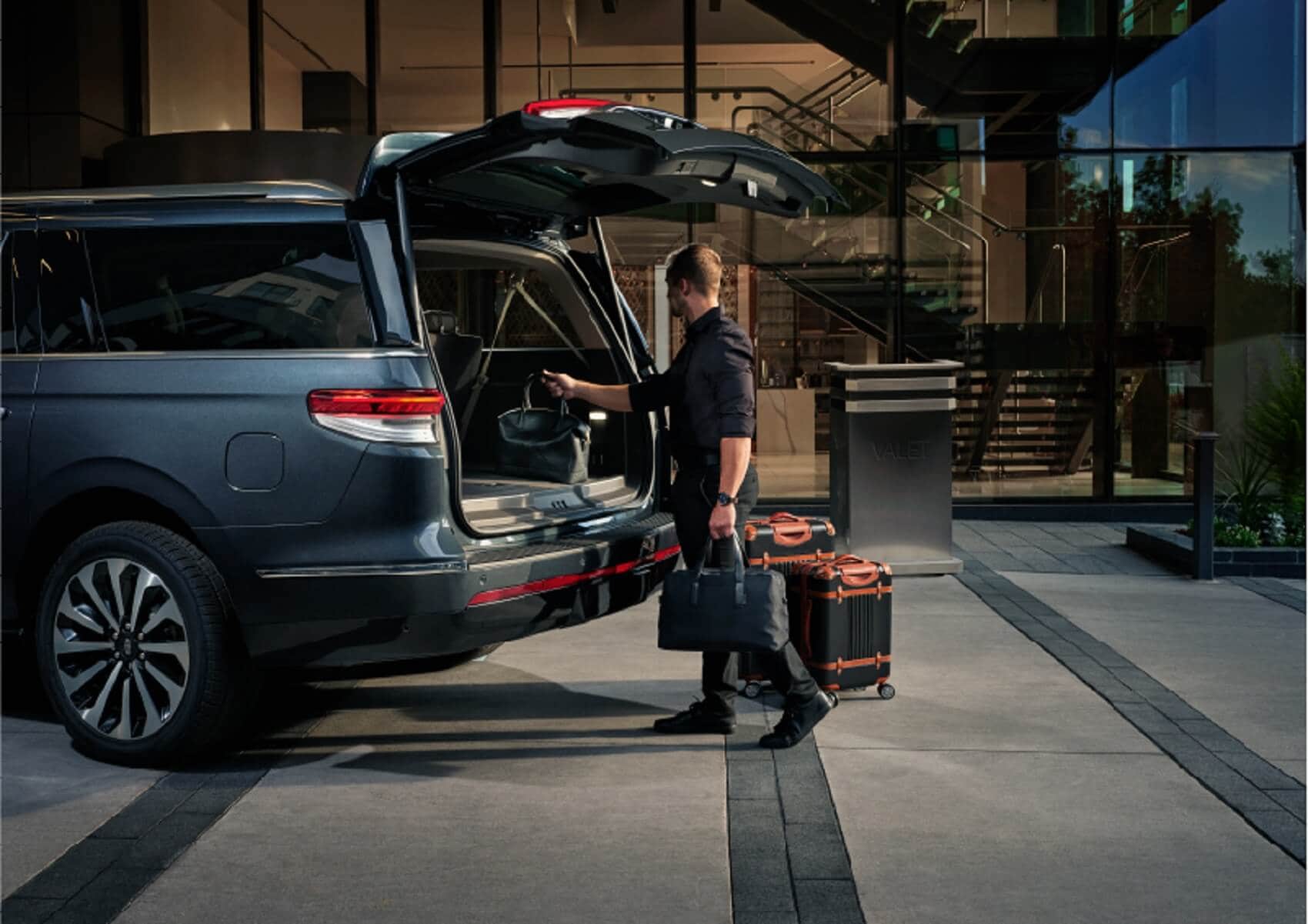Lincoln Navigator Cargo