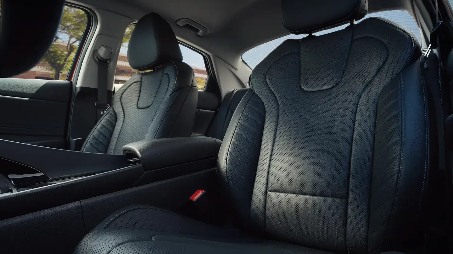 Hyundai Elantra front seats in black with sport bolsters