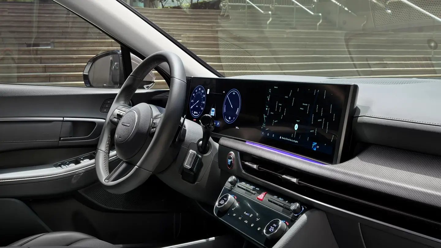 Sonata Limited Hybrid interior with 12.3-inch navigation touchscreen and 12.3-inch digital gauge cluster under one curved panel