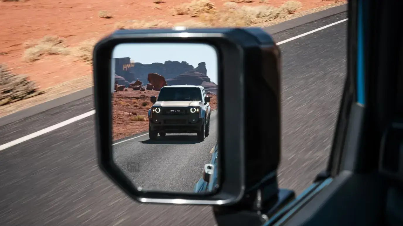 Driver's side mirror and blind spot monitor indicator on the Toyota Land Cruiser