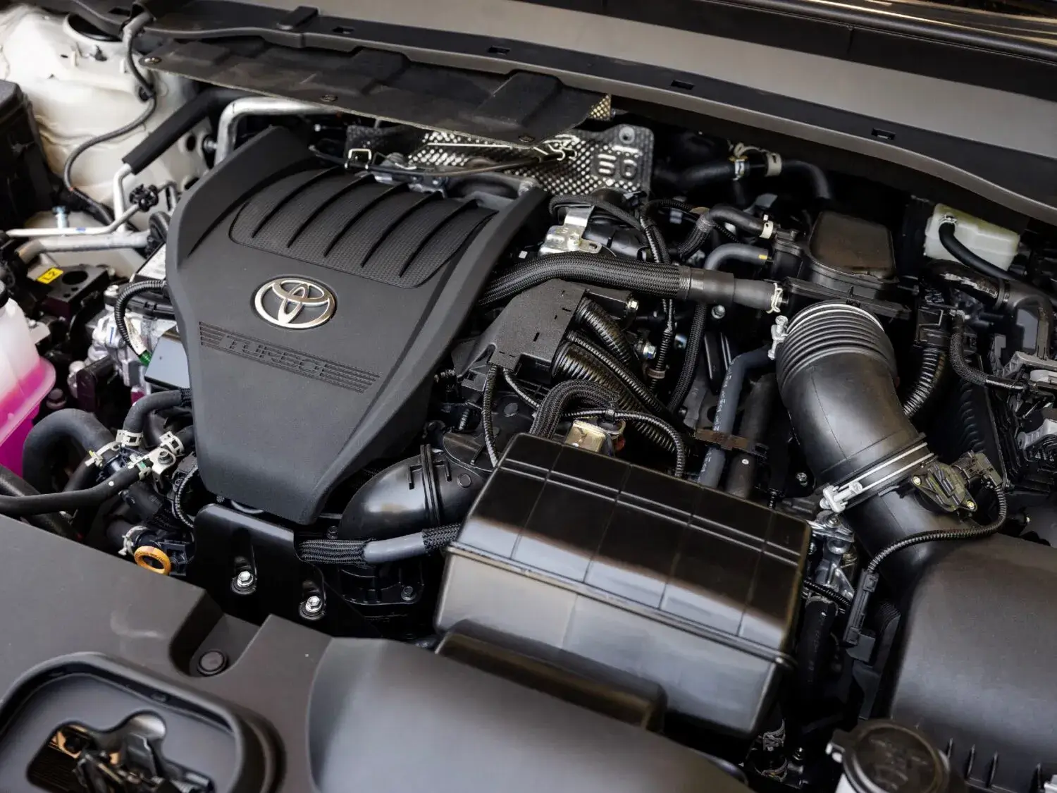 2.4-liter turbocharged four-cylinder engine in the Toyota Grand Highlander engine bay