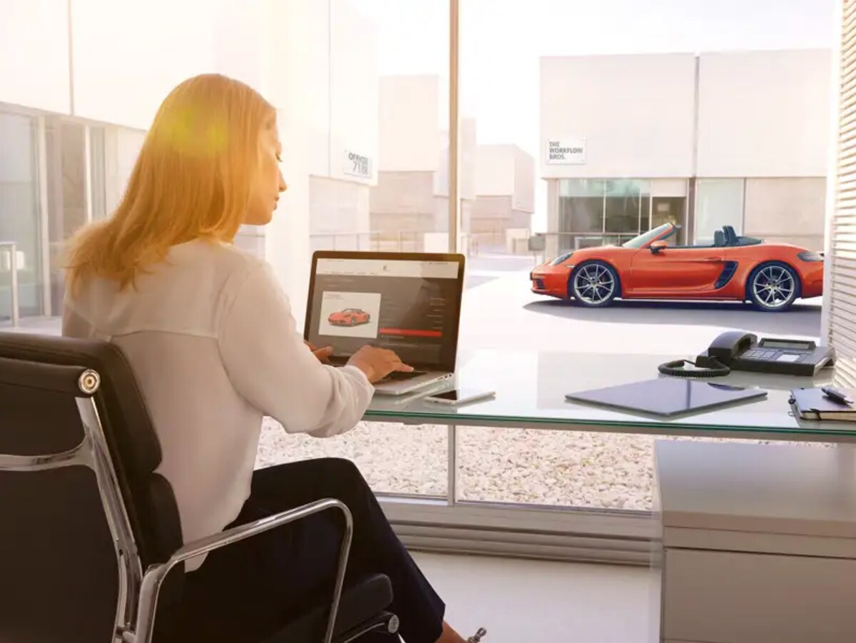 Lady viewing Porsche specials on her laptop