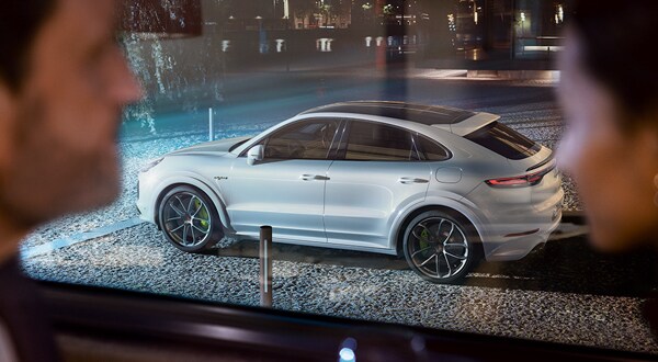 2022 Porsche Cayenne E-Hybrid Turbo S SUV Exterior