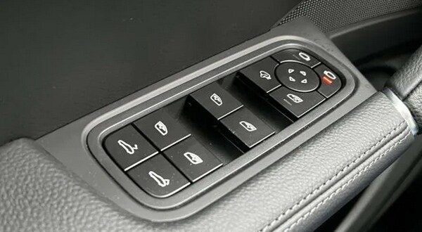 Porsche Voice Pilot