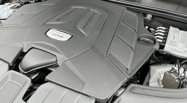 2023 Porsche Cayenne SUV Performance