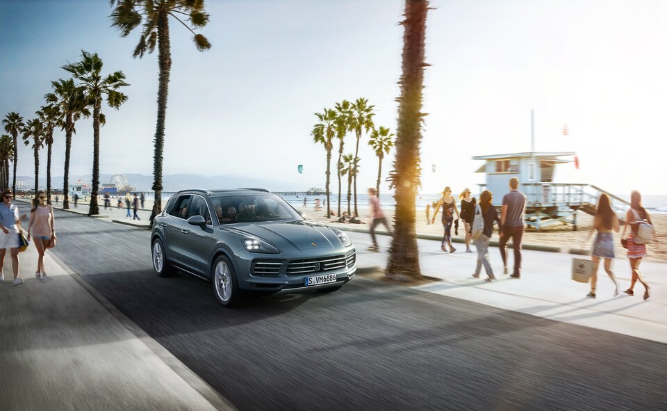 2021-Porsche-Cayenne-Base-SUV-L01.png