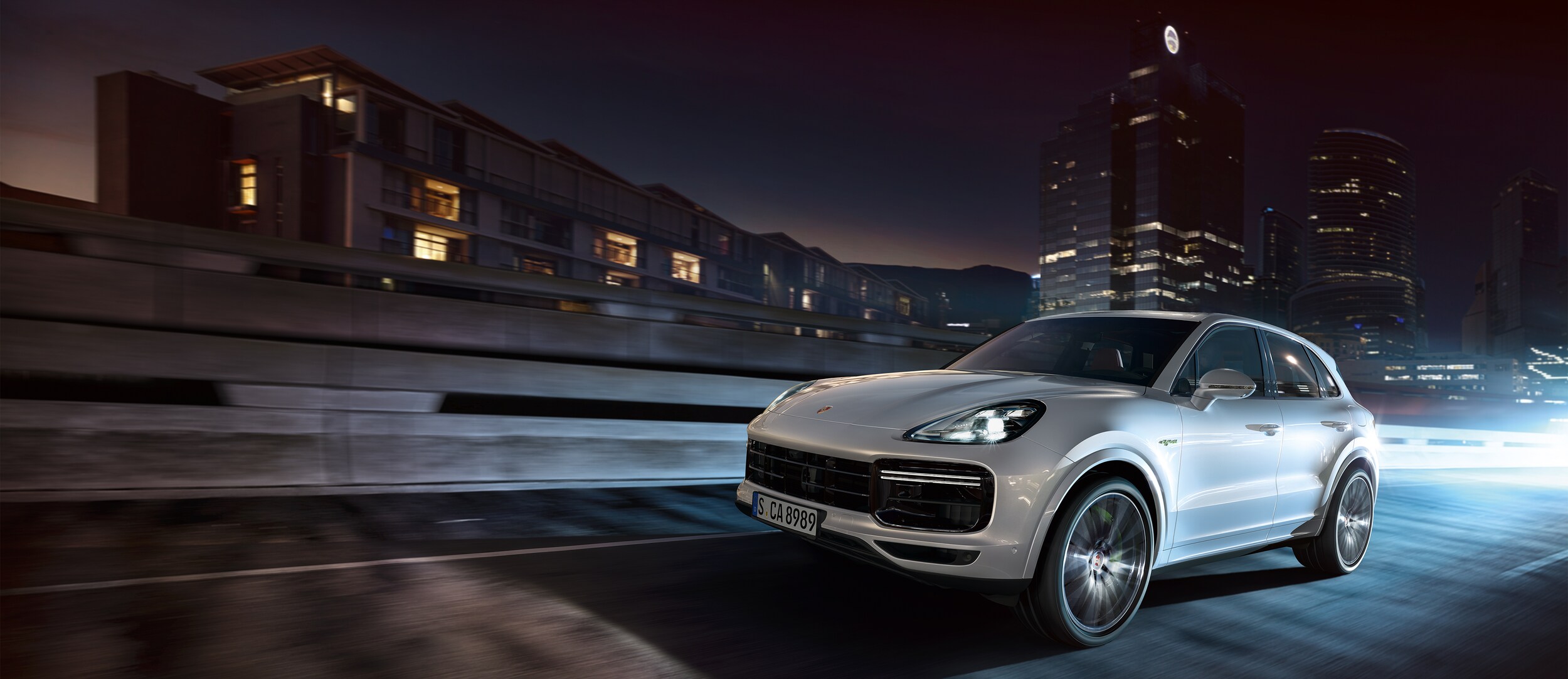 2021-Porsche-Cayenne-TurboSEHybrid-SUV.L04.png