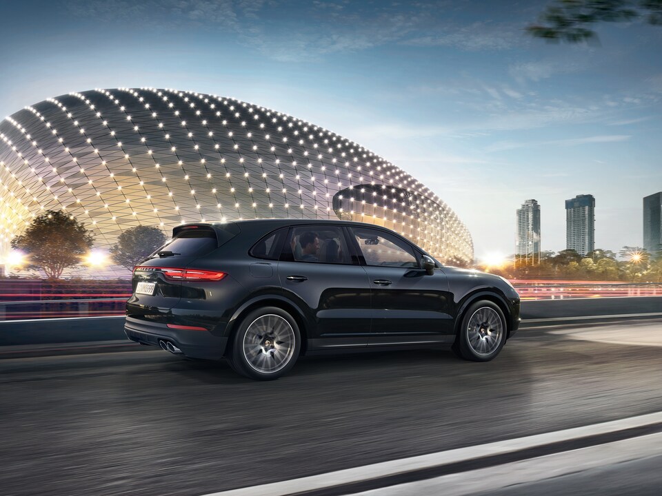 2021-Porsche-Cayenne-S-SUV-L02.png