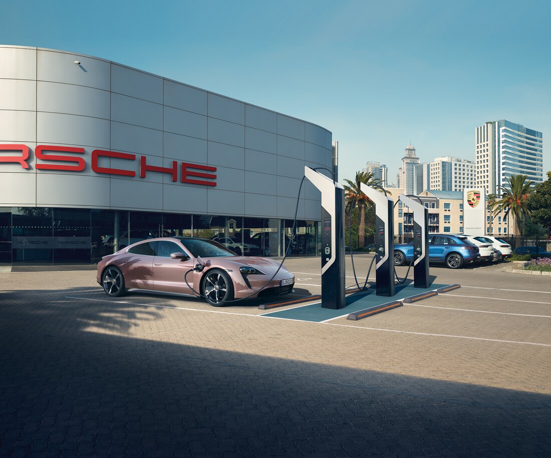 2022-Porsche-Taycan-Base-Sedan-L01.png
