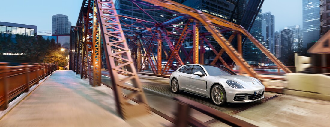 2022-Porsche-Panamera-4EHybrid-SportTurismo-Hatchback-L01.png