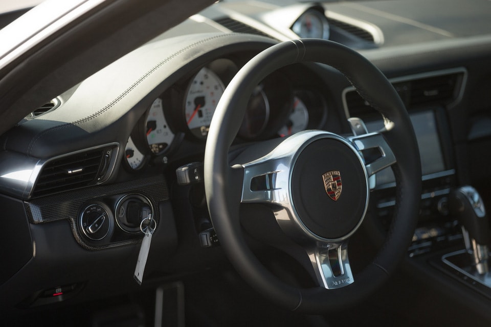2014-Porsche-911-Turbo-interior-1.jpg