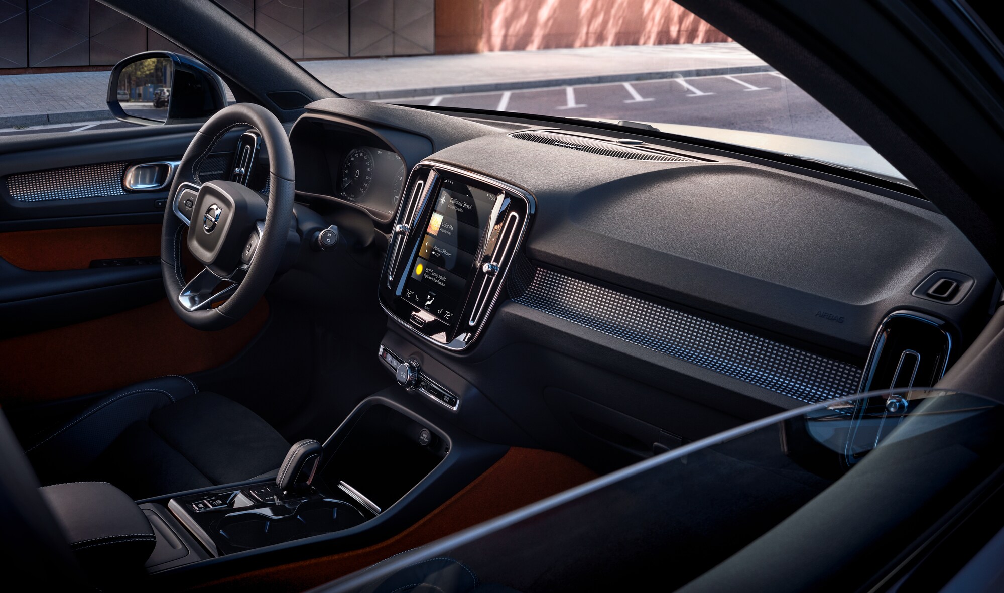 2021_Volvo_XC60_Interior.png