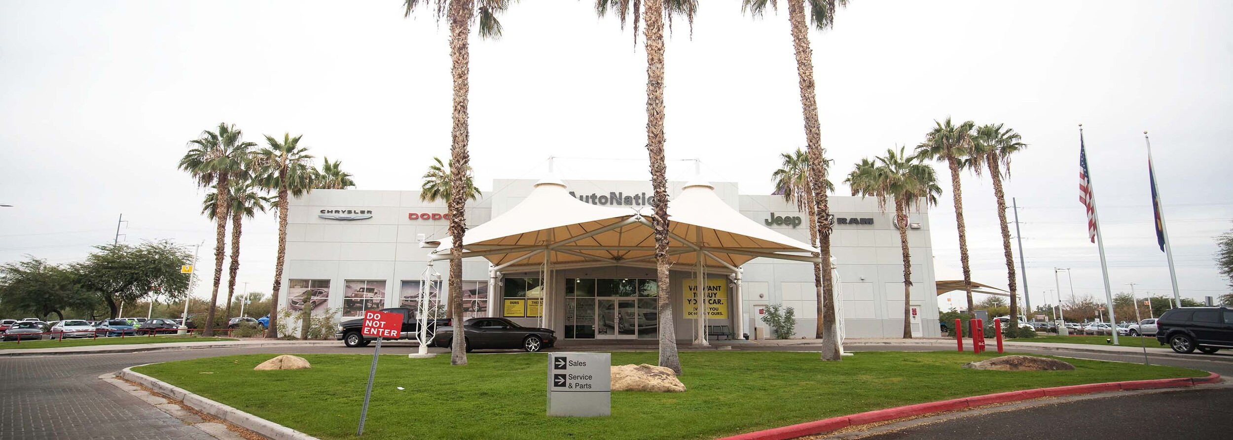 Visit Your North Phoenix Chrysler Dealership in Phoenix, AZ
