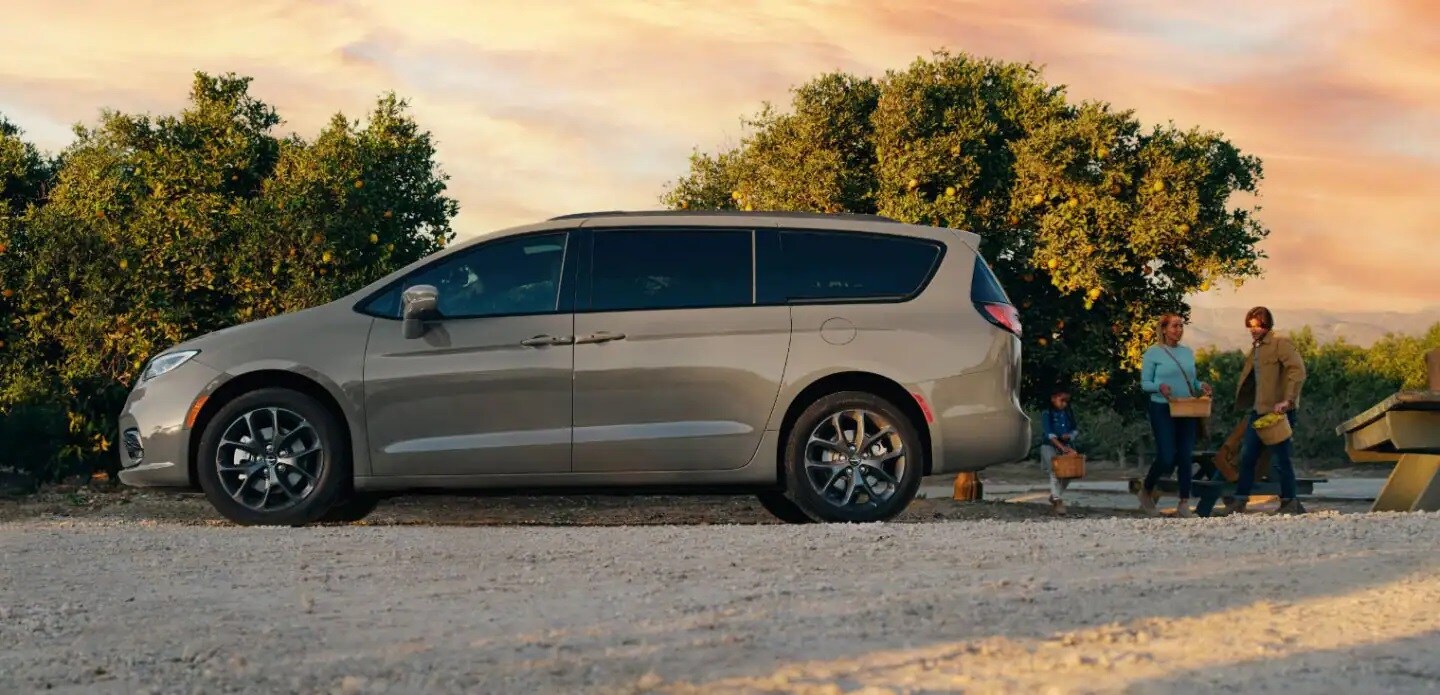 Chrysler Pacifica.jpg