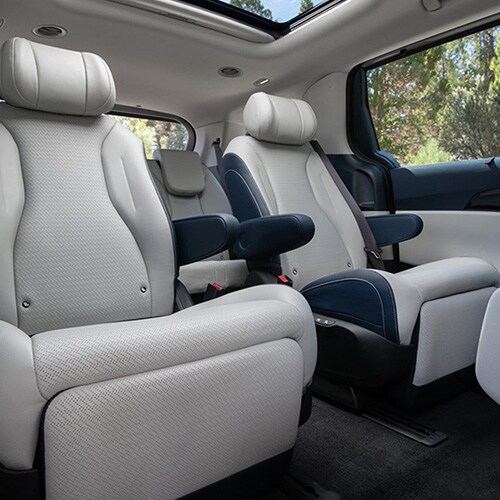Kia-Carnival-Back.jpg