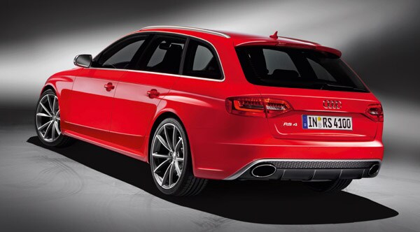 Audi RS 4 Avant exterior rear