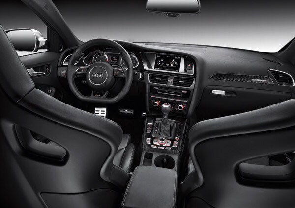 Audi RS 4 Avant interior