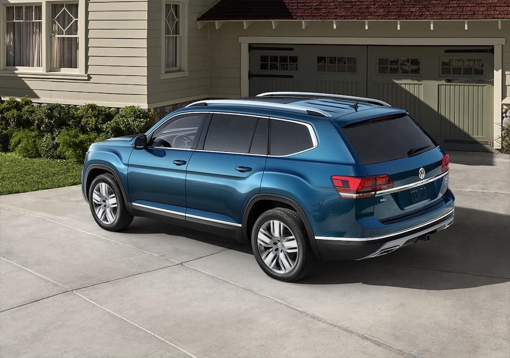2019-Volkswagen-Atlas-in-Driveway.jpg