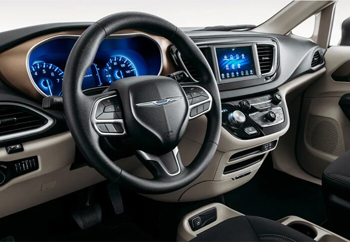 2021-Chrysler-Voyager-2_11.jpg