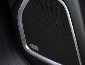 STUDIO-STYLE SOUND