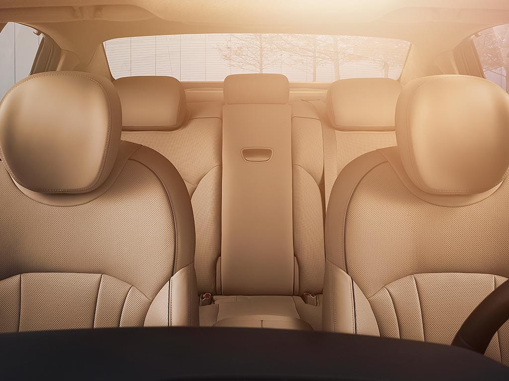 2019 Genesis G80 vs 2019 Cadillac CTS Interior Features near Glen Ellyn, IL