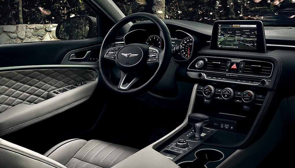 2019 Genesis G70 vs 2019 Mercedes C-Class Technology near Naperville, IL