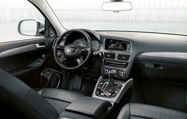 2013 Audi Q5 hybrid - drivers cockpit - 8