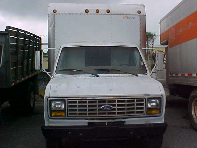 1987 Ford E-350 Comm. Cutaway 